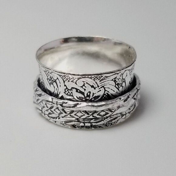 Vintage Spinner Ring, Silver Tone Size 8 Band, Wide Stacking Leaf Embossed - Picture 1 of 9